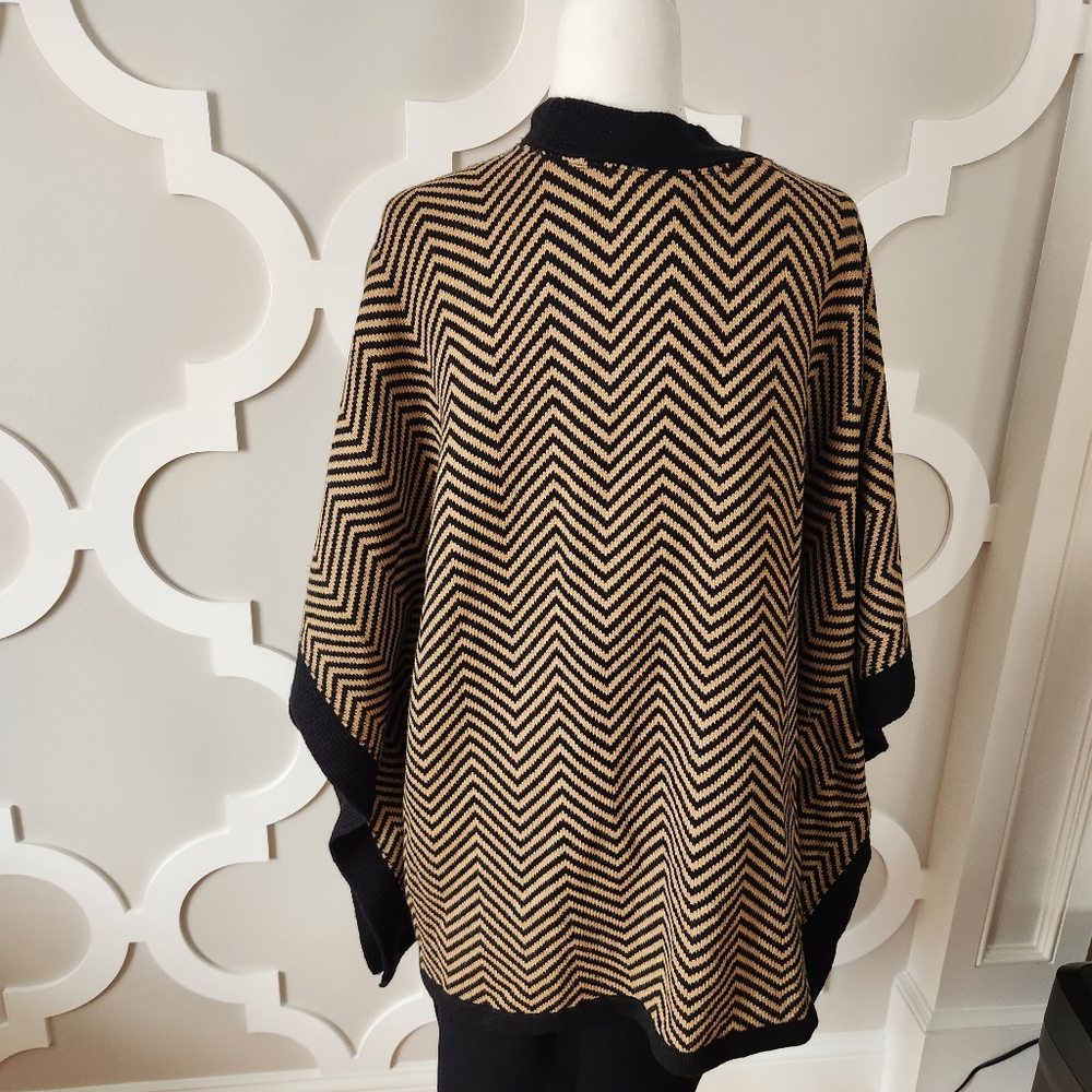 L/XL Chevron Cape - Picture 5 of 8